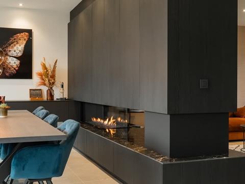 Les Foyers à Bois Sur Mesure : Allier Esthétique et Performance