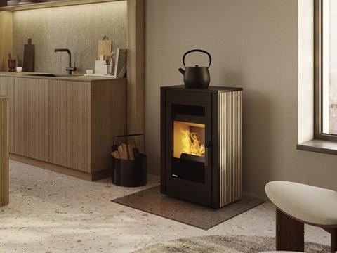 Experience the Rika Fox III live in our showroom – efficient heating, modern design, and maximum comfort.